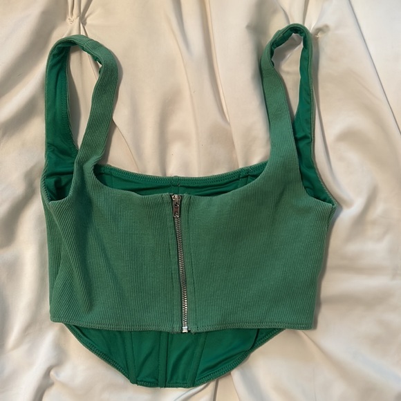 Princess Polly Crop Top - Picture 2 of 3